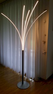 Stehleuchte für Wohn- und Schlafzimmer