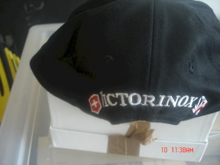 1 Victorinox Cape / Kappe Schwarz-rot, neu, - Gratisinserat.ch