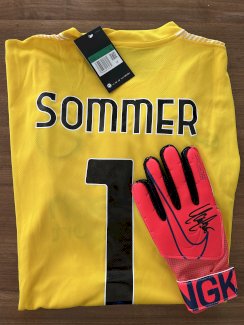 Yann Sommer Inter Mailand Trikot & signierter Torwarthandschuh - Gratisinserat.ch