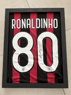 originales AC Milan Trikot Ronaldinho, handsigniert  der UEFA Champions League. - Gratisinserat.ch