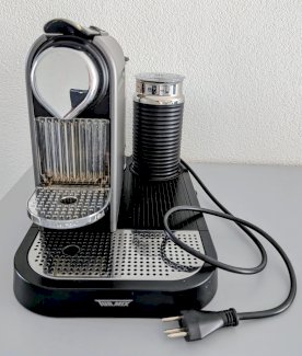 Nespresso Maschine mit Schäumer von Turmix