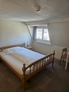 Einfaches Personalzimmer zu vermieten