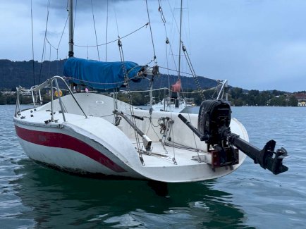 Zu Verschenken:  Segelboot Jeanneau FUN, voll ausgerüstet inkl. Aussenbordmotor, inkl. Strassentrailer - Gratisinserat.ch