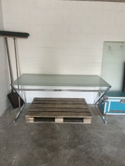Tisch mit Glasplatte (Glastisch) - Gratisinserat.ch