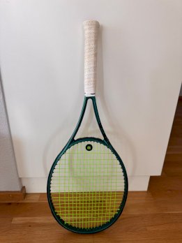 Wilson Blade V9 / 300g / Griffstärke 3