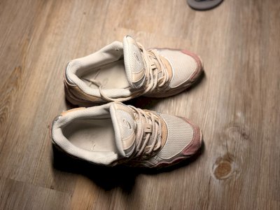 ASICS Sneaker Rosa/Beige – Trendiger Retro Y2K Look