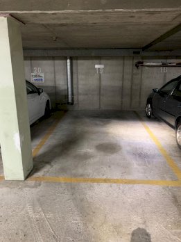 GARAGENEINSTELLPLATZ NAHE ZENTRUM VON BRIG ZU VERKAUFEN