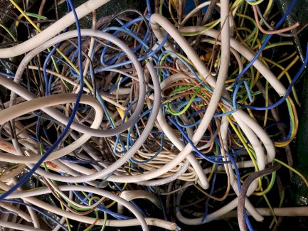 Ich kaufe alte Kabel, Erdkabel, Kabelreste und Haushaltskabel.