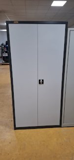 Metallschrank B 95 T 40 H 195cm schwarz grau - Gratisinserat.ch