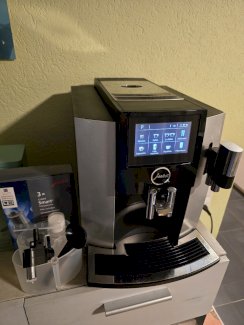 Kaffeevollautomat JURA S8 Moonlight Silver zu verkaufen - Gratisinserat.ch
