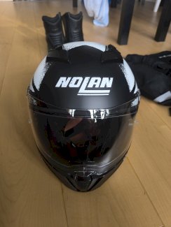 Komplette unbenutzte Motorrad-Ausrüstung – Damen (Jacke 36, Hose S, Stiefel 40, Handschuhe 9, Helm Gr. L) - Gratisinserat.ch
