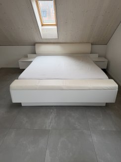 Neuwertiges modernes Doppelbett mit Komoden - Gratisinserat.ch